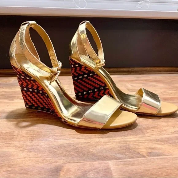 Coach Sharrin Metallic Gold Wedges Sz 7.5 - Picture 3 of 9